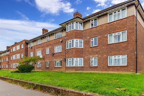 3 bedroom flat for sale, Aldborough Road North, Ilford, Essex