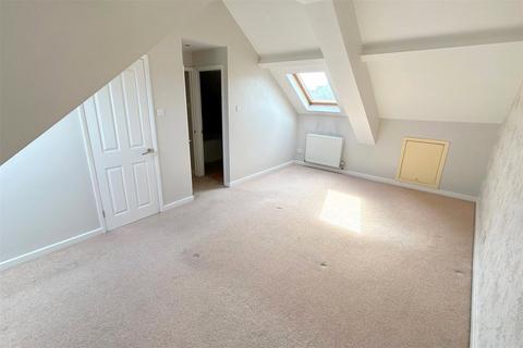 3 bedroom terraced house to rent, Eskdale Terrace, Cullercoats, North Shields, NE30