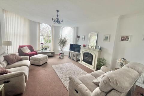 2 bedroom flat for sale, Elmsleigh Road, Paignton