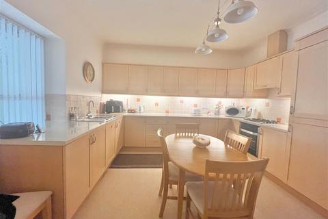 2 bedroom flat for sale, Elmsleigh Road, Paignton