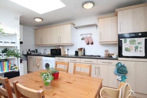 2 bedroom flat to rent, Fairmead Road, Holloway, N19