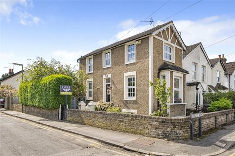 102 Edgell Road, Staines-upon-thames, TW18 2EL