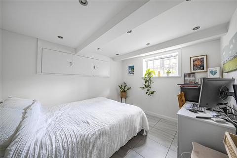 102 Edgell Road, Staines-upon-thames, TW18 2EL