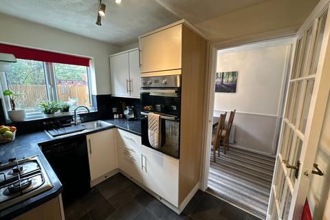 3 bedroom semi-detached house for sale, Dallow Crescent, Burton-on-Trent, DE14