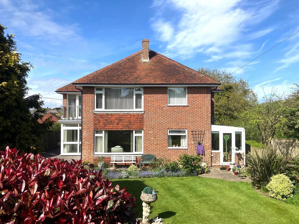 Barton on Sea 2 bed flat for sale £360,000