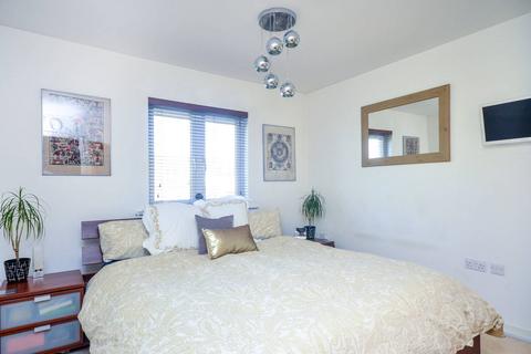2 bedroom flat for sale, Constitution Hill, Woking, GU22
