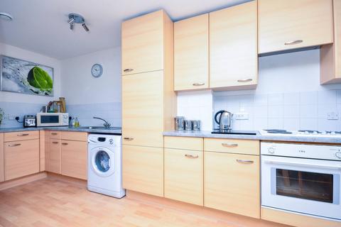 2 bedroom flat for sale, Constitution Hill, Woking, GU22