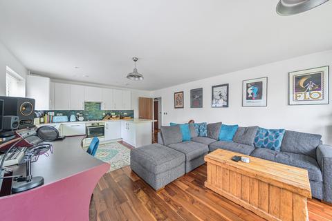 2 bedroom flat for sale, Weyview Gardens, Godalming, Surrey, GU7