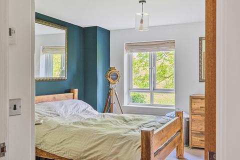 3 Weyview Gardens, Godalming, GU7 1GG