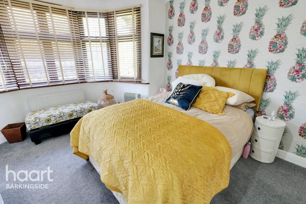 Woodford Avenue, Redbridge 4 bed end of terrace house for sale £675,000