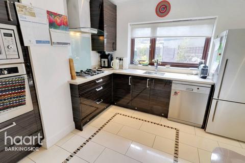 4 bedroom end of terrace house for sale, Woodford Avenue, Redbridge