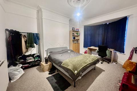 5 bedroom house share to rent, 28 Holdsworth Street