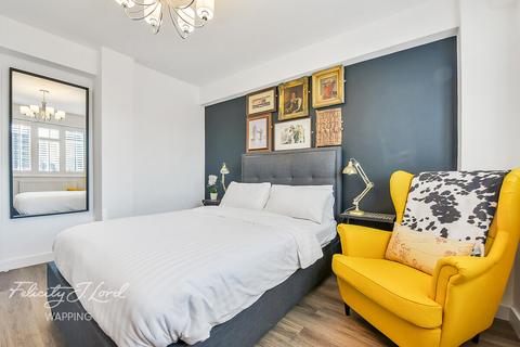 1 bedroom flat for sale, Longford House, Jubilee Street, London, E1
