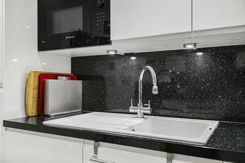 Flat 7, Park Heights Constitution Hill, Woking, GU22 7RT