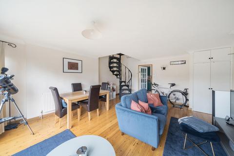 40 Broom Close, Teddington, TW11 9RJ