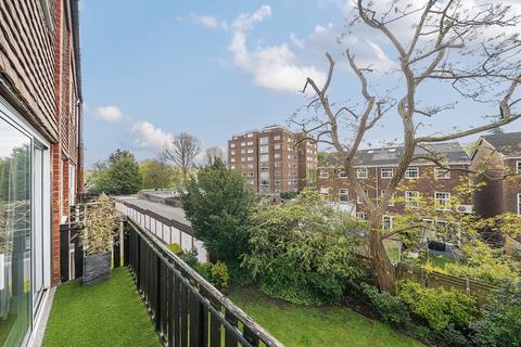 40 Broom Close, Teddington, TW11 9RJ