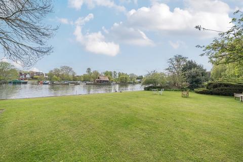 40 Broom Close, Teddington, TW11 9RJ