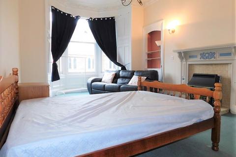 4 bedroom flat to rent, 50, Montpelier Park, Edinburgh, EH10 4NH