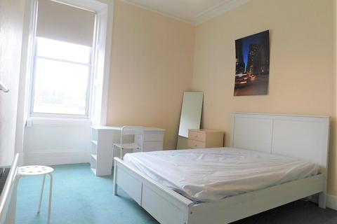 4 bedroom flat to rent, 50, Montpelier Park, Edinburgh, EH10 4NH