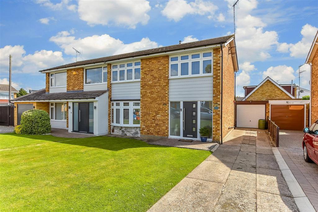 Charlotte Avenue, Wickford, Essex 3 bed semidetached house for sale
