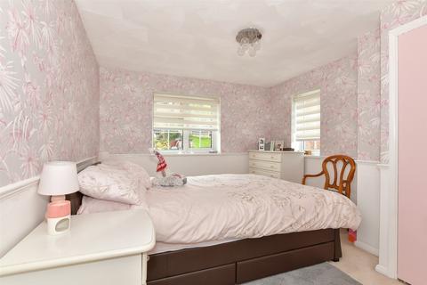 29 Hazel Grove, Chatham, ME5 0ED