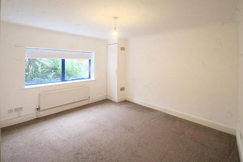 2 bedroom flat to rent, St James Court Edison Road, Bromley