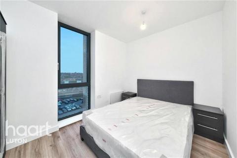 2 bedroom flat to rent, Chevette Court, Luton