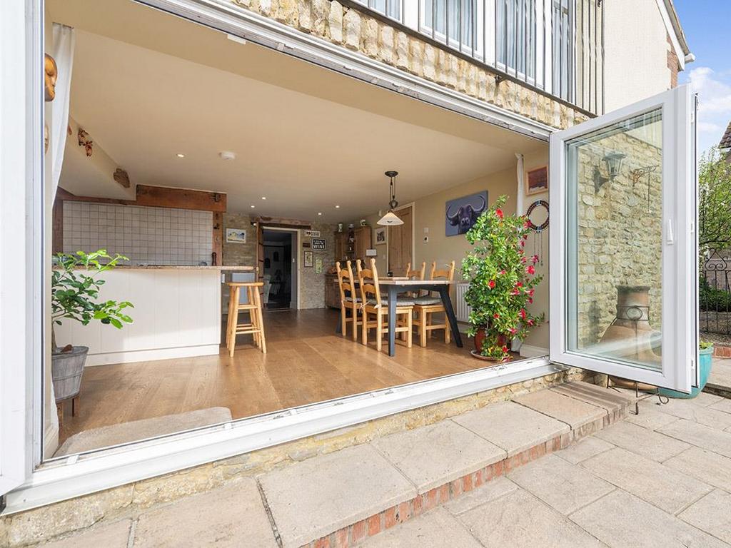 Longford Road, Thornford, Dorset, DT9 5 bed detached house for sale £