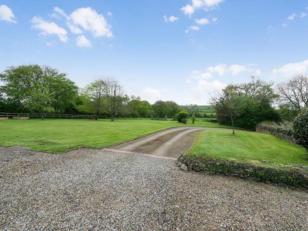 Longford Road, Thornford, Dorset, DT9 5 bed detached house for sale £