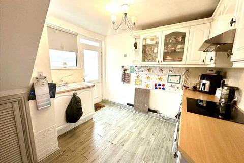 28 Concorde Drive, Tonyrefail, Porth, CF39 8NE