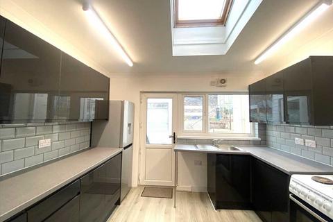 140 High Street, Porth, CF39 9EY