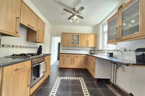 4 Glyn Terrace, Tonypandy, CF40 2EG