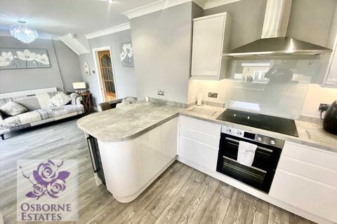 26 Heol Islwyn, Tonyrefail, Porth, CF39 8NR