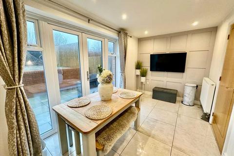 94 Highfields, Tonyrefail, Porth, CF39 8GA