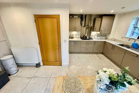 94 Highfields, Tonyrefail, Porth, CF39 8GA