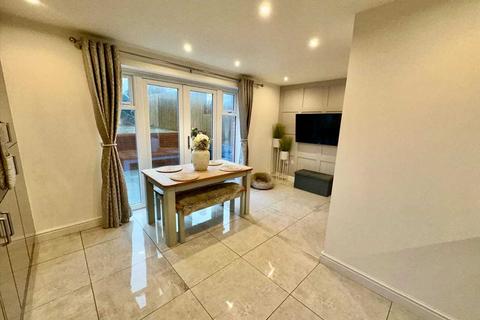 94 Highfields, Tonyrefail, Porth, CF39 8GA
