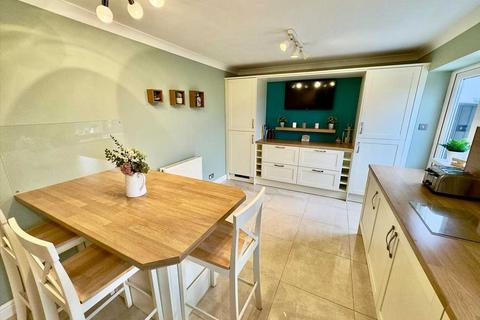 11 Ffordd Llanbad, Gilfach Goch, Porth, CF39 8FL