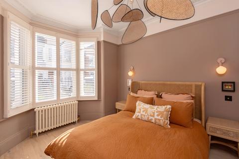 2 bedroom flat for sale, Kingsley Road, NW6
