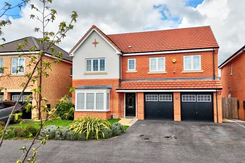 5 bedroom detached house for sale, The Fouracres, Wakefield,