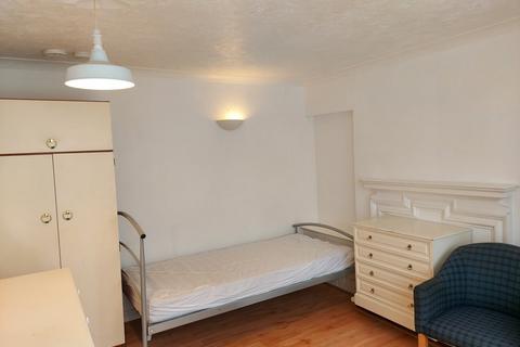 1 bedroom in a house share to rent, Monks Lane,