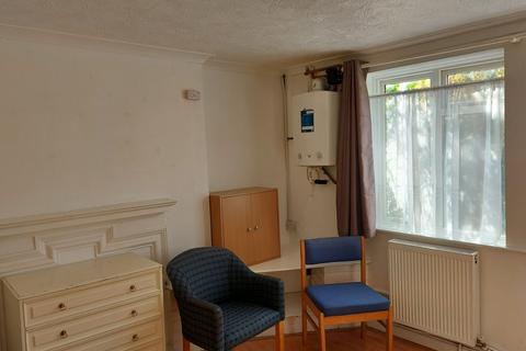 1 bedroom in a house share to rent, Monks Lane,
