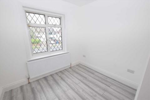 4 bedroom property to rent, Whitchurch Lane, Edgware