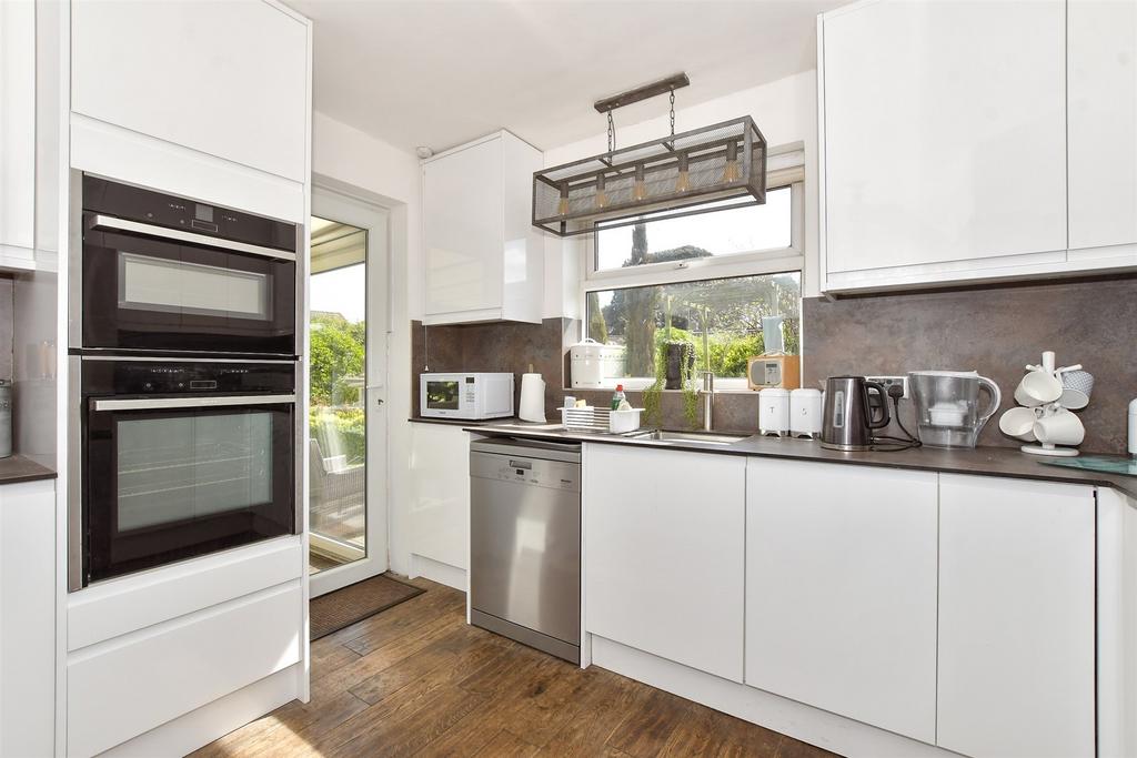 Wayne Close, Broadstairs, Kent 2 bed semidetached bungalow for sale £375,000