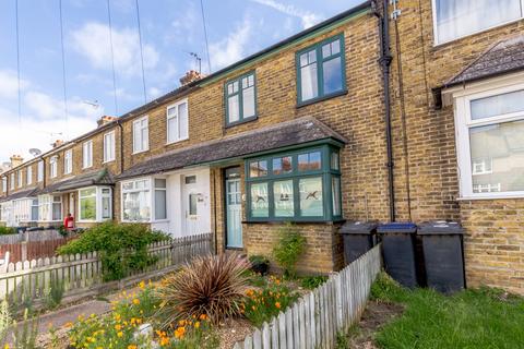 3 bedroom terraced house to rent, Westmeads Road, Whitstable
