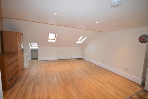 Studio to rent, Kelvin Avenue, London, Greater London. N13