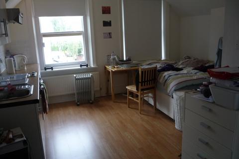 Studio to rent, Fawley Road, West Hampstead NW6