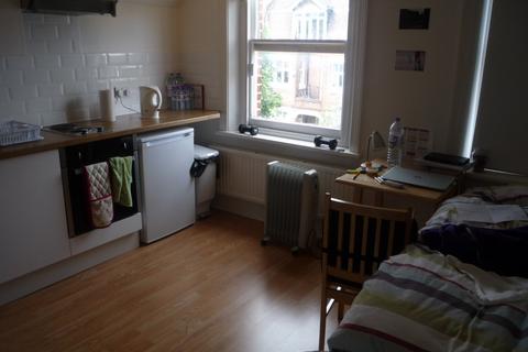 Studio to rent, Fawley Road, West Hampstead NW6