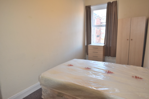 3 bedroom flat to rent, Wingrove Avenue, Fenham NE4