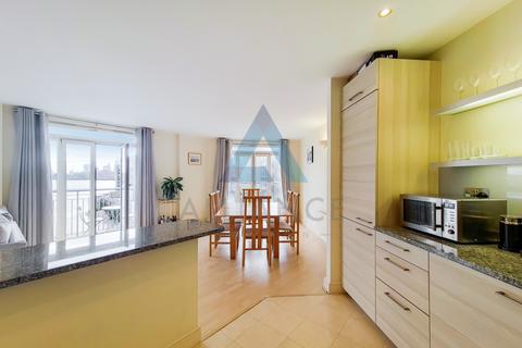 2 bedroom apartment for sale, Dundee Wharf, London E14