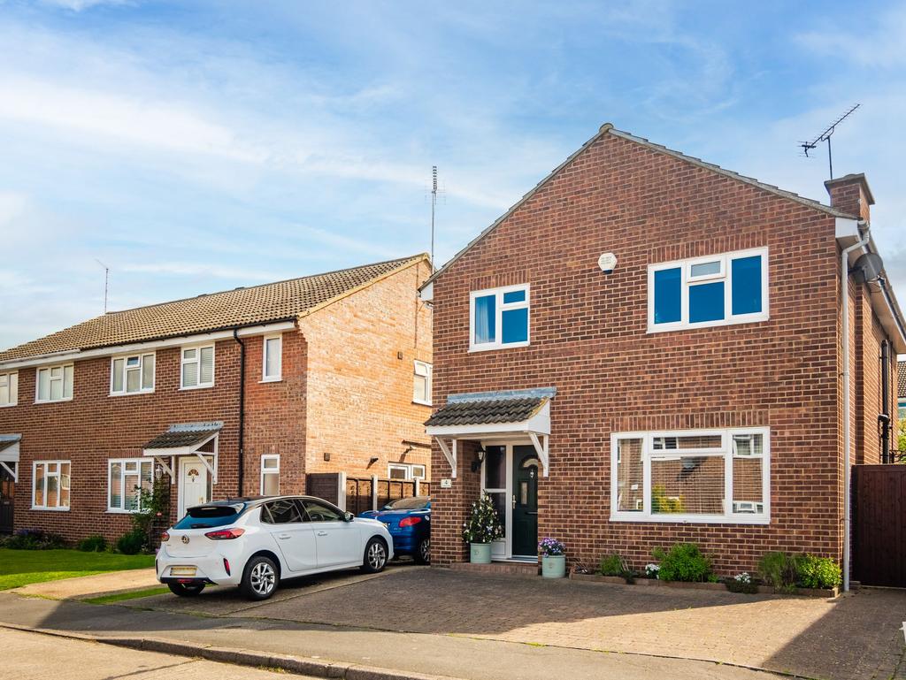 Rayleigh, Rayleigh SS6 4 bed detached house for sale £450,000